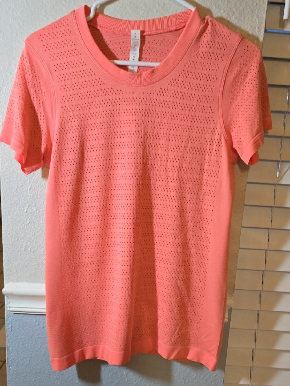 Lululemon athletica Coral Perforated Short Sleeve Tee - Picture 4 of 4